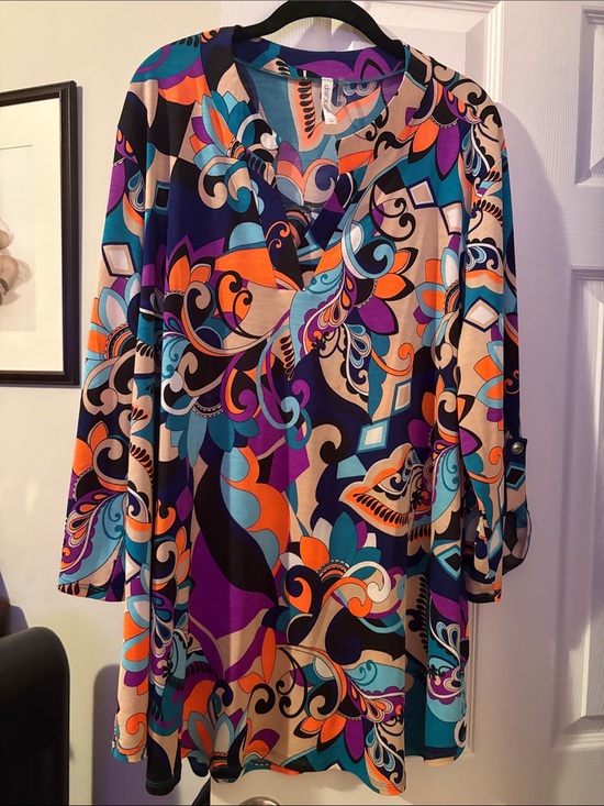 Dear Scarlett Tops - Abstract Floral V-Neck Blouse in Purple & Teal - Unbranded